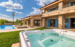 Beautiful Home In Linardici With Kitchen